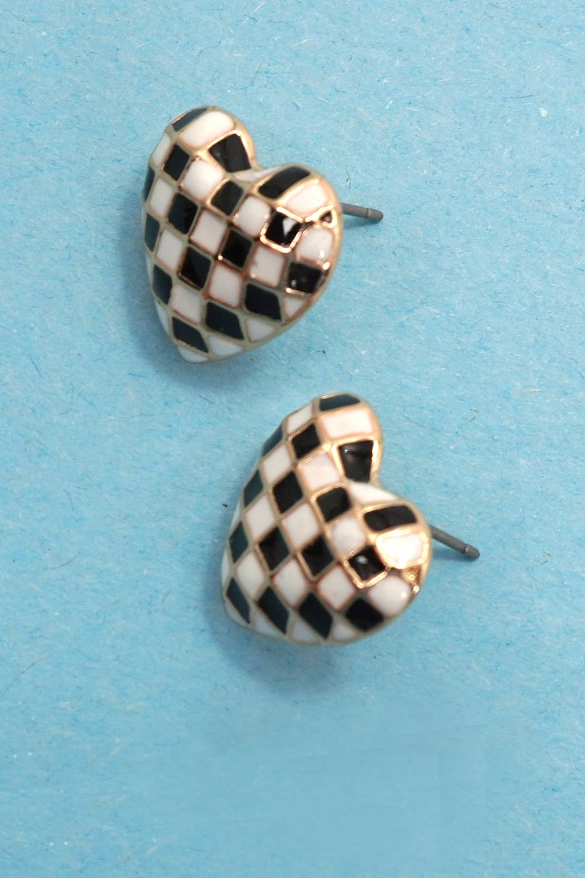 CHECKER HEART STUD EARRINGS